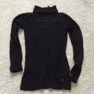 Sexy turtleneck with lace inlay below the neck